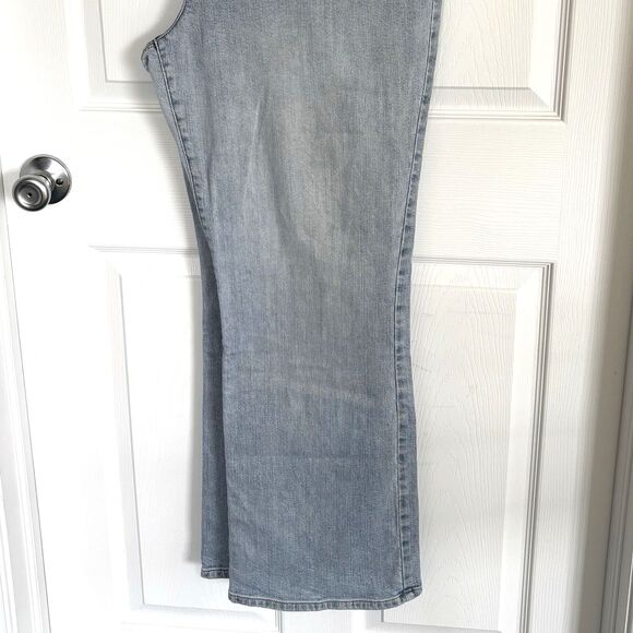 Lands End Women's Size 18 (42 x 31) Stone-Washed, 11" Hemlines, 5-Pocket Jeans - Picture 6 of 16